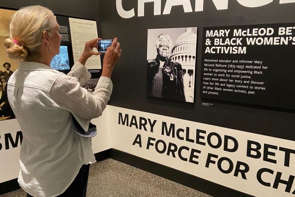 Here’s how ‘citizen historians’ are documenting the Smithsonian – with smartphones